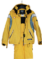 горно-лыжные штаны и куртка descente,  размер М,  рост на 160-170